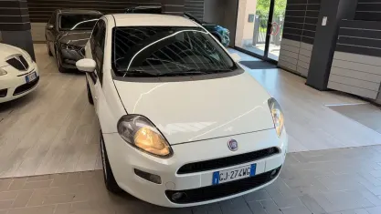 Usata Fiat Punto Lounge 70 CV (51 kW) 2014 Bianco Utilitaria
