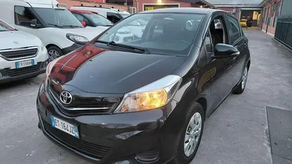 Usata Toyota Yaris Lounge 69 CV (50 kW) 2014 Nero Utilitaria