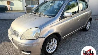Usata Toyota Yaris Sol 75 CV (55 kW) 2003 Grigio Berlina