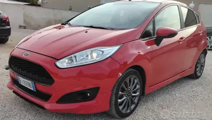 Usata Ford Fiesta ST-Line 75 CV (55 kW) 2017 Rosso Utilitaria