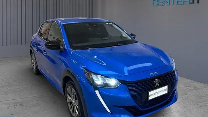 Blu Usata 2022 Peugeot e-208 Allure Due volumi | 15.500 € (Buon prezzo)