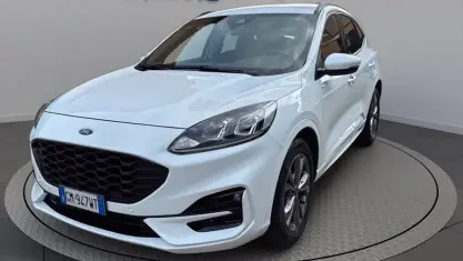 Usata Ford Kuga ST-Line 190 CV (139 kW) 2023 Frozen white SUV