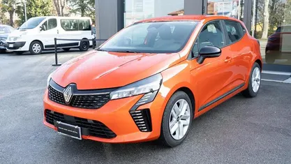 Usata Renault Clio V Evolution 101 CV (74 kW) 2024 Arancione Berlina