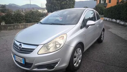 Argento Usata 2010 Opel Corsa Tre volumi | 3900 € (Buon prezzo)