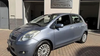 Blu/azzurro Usata 2011 Toyota Yaris Lounge Tre volumi | 3499 € (Super prezzo)