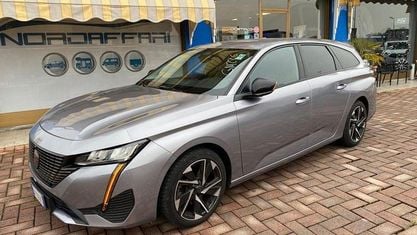 Używany Peugeot 308 Allure 131 KM (96 kW) 2022 Szary Kombi
