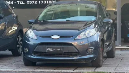Usata Ford Fiesta Titanium 82 CV (60 kW) 2010 Grigio Berlina