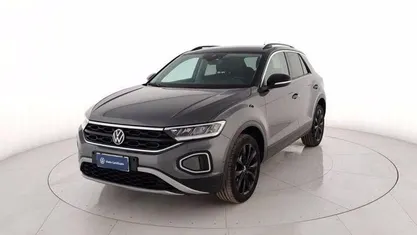 Usata VW T-Roc Sport 116 CV (85 kW) 2023 Grigio metallizzato SUV