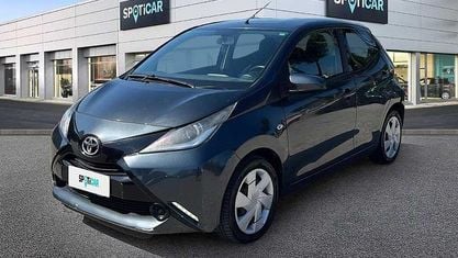 Usata Toyota Aygo Business Edition 69 CV (50 kW) 2018 Grigio shark Utilitaria
