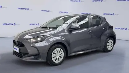 Usata Toyota Yaris Hybrid Active 116 CV (85 kW) 2025 Grigio scuro Utilitaria