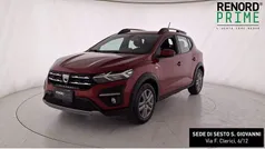 Rosso fusion Usata 2022 Dacia Sandero Comfort Due volumi | 12.900 € (Buon prezzo)