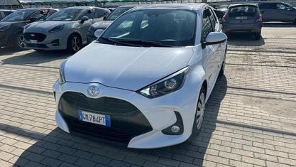 Gebraucht Toyota Yaris Active 72 PS (52 kW) 2023 Weiß Kleinwagen