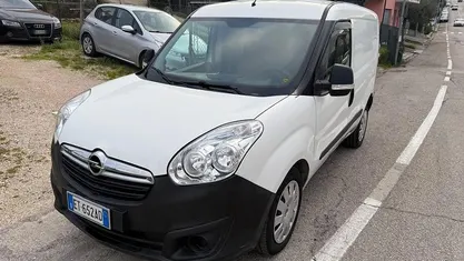 Usata Opel Combo 120 CV (88 kW) 2013 Monovolume
