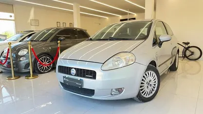 Usata Fiat Grande Punto Active 75 CV (55 kW) 2007 Grigio Utilitaria