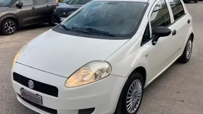 Usata Fiat Grande Punto S 75 CV (55 kW) 2011 Bianco Utilitaria