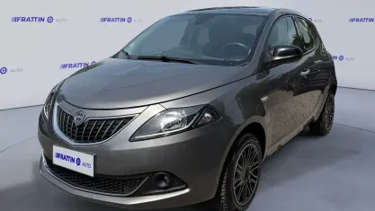 Begagnad Lancia Ypsilon Gold 69 HK (50 kW) 2021 Halvkombi
