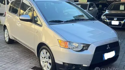 Usata Mitsubishi Colt Invite 95 CV (69 kW) 2009 Grigio Utilitaria
