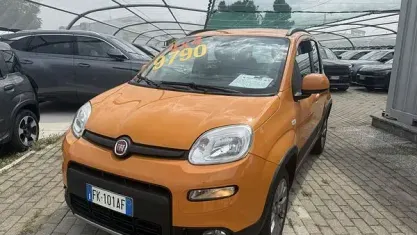 Usata Fiat Panda 4x4 S 84 CV (61 kW) 2017 Arancione Utilitaria
