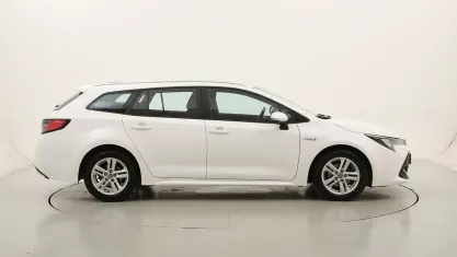 Usata Toyota Corolla Business Edition 122 CV (89 kW) 2021 Biancobianco Station wagon