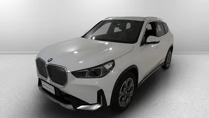 Alpin white pastello Usata 2024 BMW iX1 xLine SUV | 37.500 € (Buon prezzo)