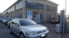 Argento Usata 2001 VW Golf IV Highline Tre volumi | 1990 € (Ottimo prezzo)