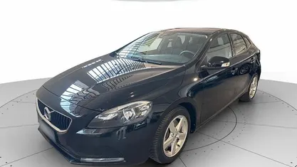 Usata Volvo V40 Business Edition 122 CV (89 kW) 2018 Nero Berlina