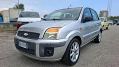 Gray Usata 2006 Ford Fusion Monovolume | 1500 € (Buon prezzo)