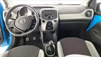 Usata Toyota Aygo Cool 69 CV (50 kW) 2017 Azzurro Utilitaria