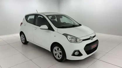 Usata Hyundai i10 Comfort 69 CV (50 kW) 2015 Bianco Utilitaria