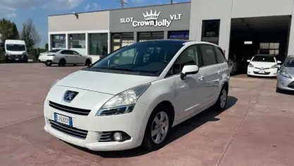 Usata Peugeot 5008 Family 112 CV (82 kW) 2011 Bianco Monovolume