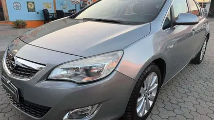 Usata Opel Astra Cosmo 110 CV (80 kW) 2010 Berlina