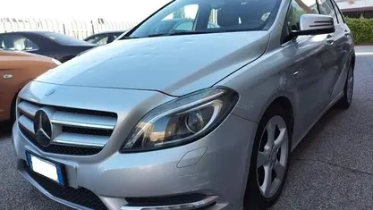 Usata Mercedes B180 Premium 109 CV (80 kW) 2012 Argento Monovolume