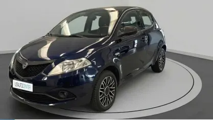 Usata Lancia Ypsilon Platinum 69 CV (50 kW) 2020 Blu Utilitaria