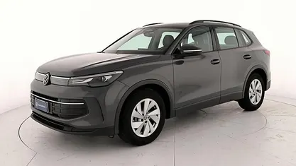 Dolphin grey metallizzato Usata 2025 VW Tiguan Life SUV | 37.900 € (Buon prezzo)