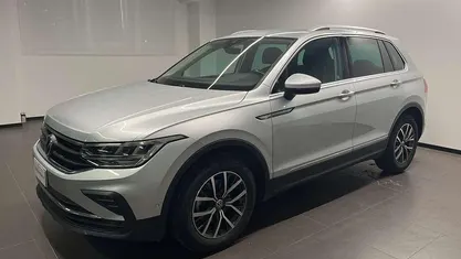 Usata VW Tiguan Life 122 CV (89 kW) 2021 Argento SUV