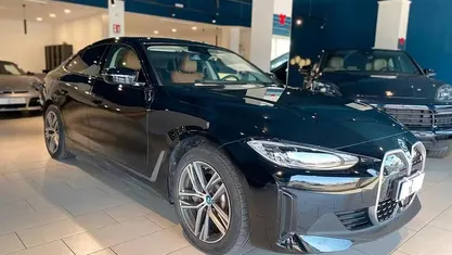 Usata BMW i4 Sport Line 250 kW (340 CV) 2023 Nero Berlina
