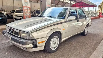 Usata Alfa Romeo 75 Quadrifoglio Verde 165 CV (121 kW) 1991 Argento Berlina