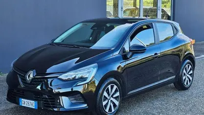 Nero Usata 2023 Renault Clio V Equilibre Tre volumi | 14.900 € (Buon prezzo)