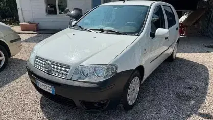 Usata Fiat Punto 69 CV (50 kW) 2010 Bianco Utilitaria
