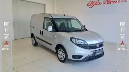 Usata Fiat Doblò Lounge 105 CV (77 kW) 2022 Grigio Monovolume