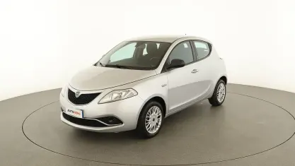 Usata Lancia Ypsilon Silver 70 CV (51 kW) 2017 Argento Utilitaria