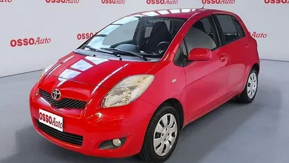 Rosso Usata 2009 Toyota Yaris Tre volumi | 2800 € (Cara)