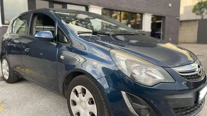 Blu/azzurro Usata 2013 Opel Corsa Tre volumi | 5900 € (Buon prezzo)