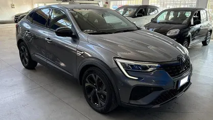 Grigio metallizzato Usata 2023 Renault Arkana SUV | 20.900 € (Ottimo prezzo)