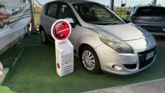 Grigio Usata 2010 Renault Scénic III Luxe Monovolume | 2990 € (Buon prezzo)