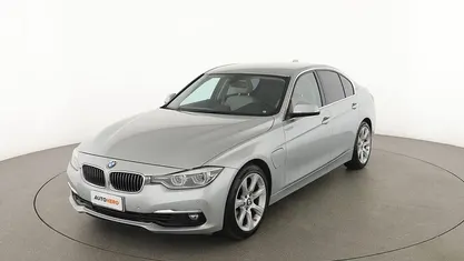 Begagnad BMW 330e Luxury Line 252 HK (185 kW) 2016 Silver Sedan