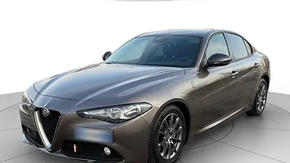 Usata Alfa Romeo Giulia Super 150 CV (110 kW) 2017 Grigio scuro metall. Berlina