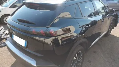 Usata Peugeot 2008 Allure 101 CV (74 kW) 2023 SUV
