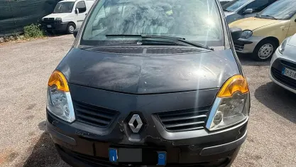 Usata Renault Modus 75 CV (55 kW) 2007 Nero Monovolume