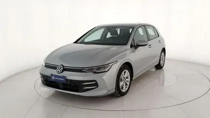 Usata VW Golf VIII Life 150 CV (110 kW) 2025 Grigio metallizzato Berlina